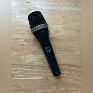 AKG D5 Vocal Dynamic Microphone